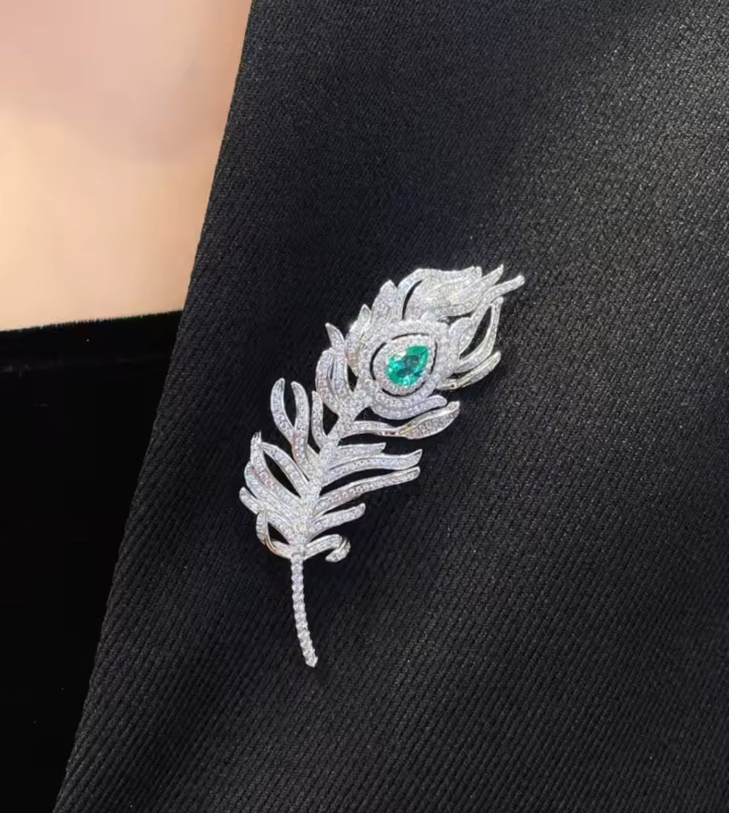 Feather brooch 💚